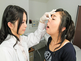 口臭嗅ぎ鼻しゃぶりレズ サンプル動画サムネイル